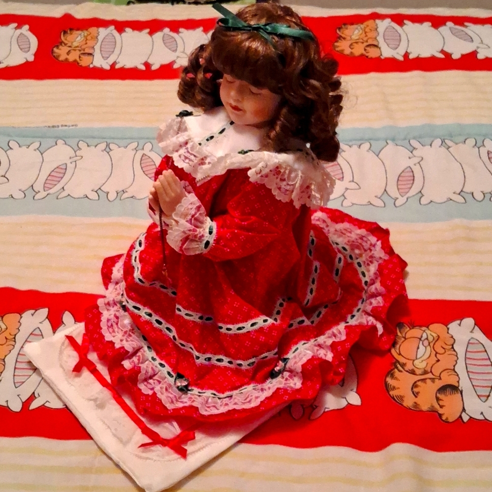 Vintage 80's,Porcelain,Christmas, Doll"Chloe"/Red,Green & White,Lace Dress⚘️🌷❤️